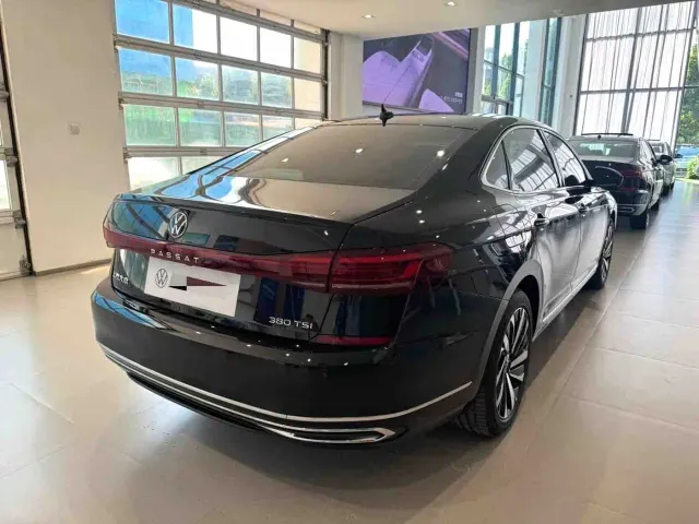 Volkswagen Passat — Фото автомобиля 13