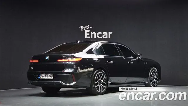 BMW 7 Series G70 — Фото автомобиля 2