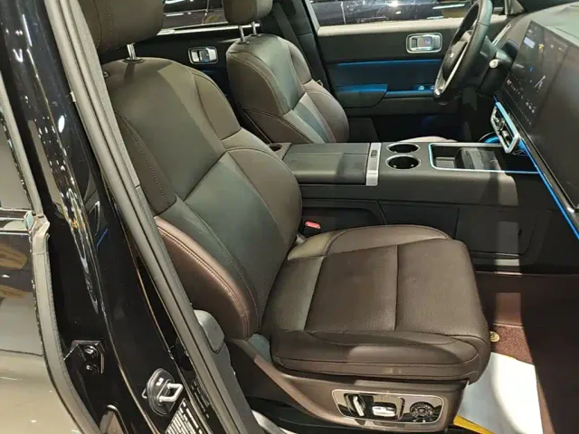 Li Auto L9 — Фото автомобиля 24