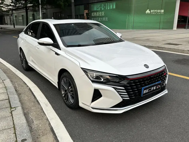 Dongfeng Yixuan MAX — Фото автомобиля 3