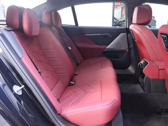BMW 5 Series — Фото автомобиля 22