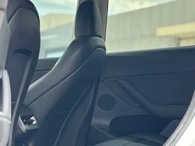 Tesla Model Y — Фото автомобиля 6