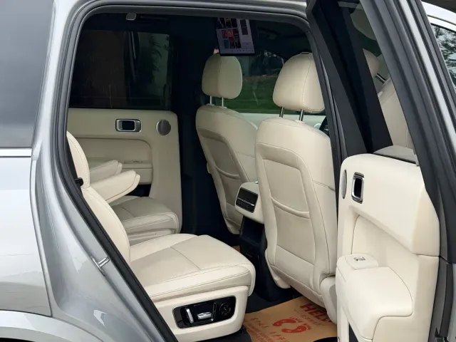 Li Auto L8 — Фото автомобиля 17