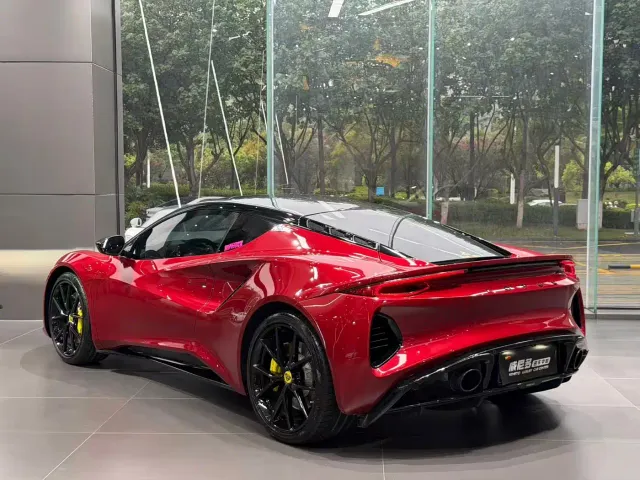 Lotus Emira — Фото автомобиля 4