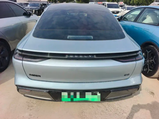 Geely Galaxy E8 — Фото автомобиля 13