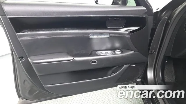Genesis G90 — Фото автомобиля 22