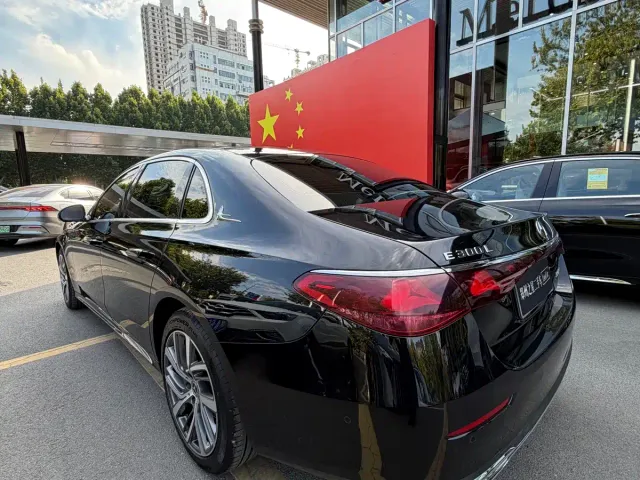 Mercedes-Benz E-Class — Фото автомобиля 4