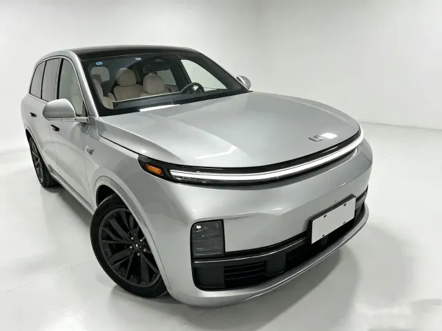 Li Auto L8 — Фото автомобиля 2