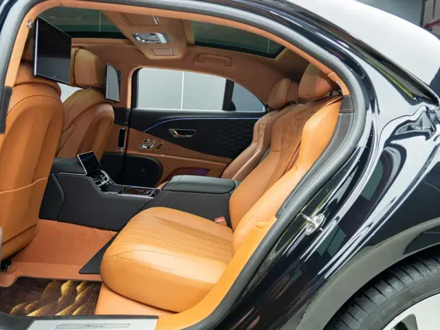 Bentley Flying Spur — Фото автомобиля 14