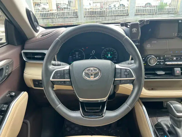 Toyota Highlander — Фото автомобиля 4