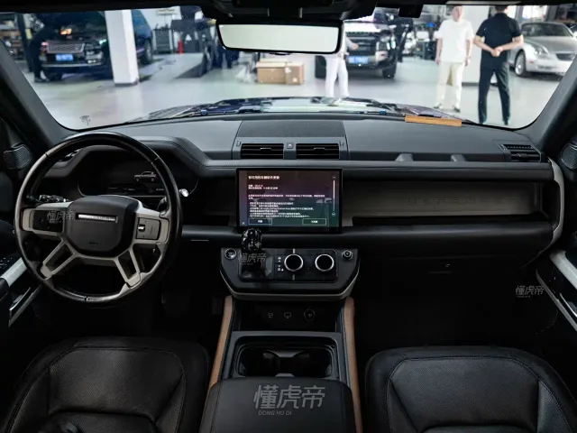 Land Rover Defender — Фото автомобиля 10