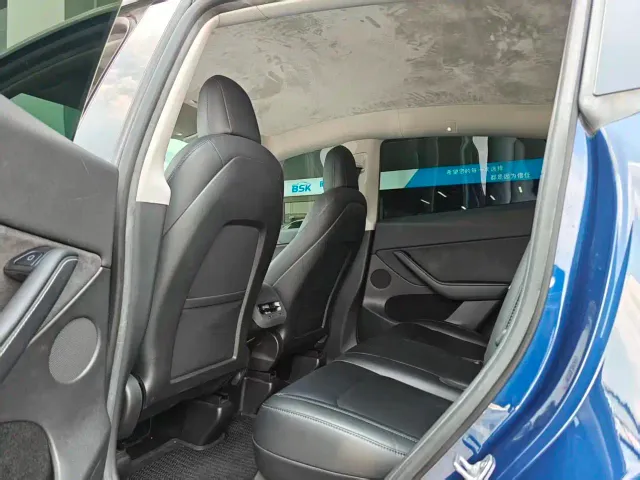 Tesla Model Y — Фото автомобиля 9