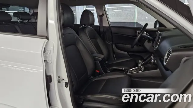 Hyundai Venue — Фото автомобиля 11
