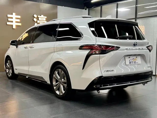 Toyota Sienna — Фото автомобиля 17