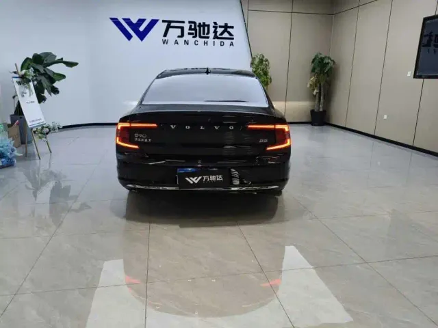 Volvo S90 — Фото автомобиля 4