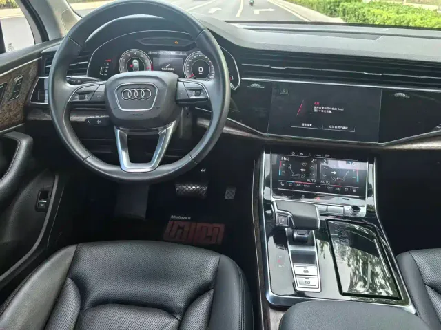 Audi Q7 — Фото автомобиля 14