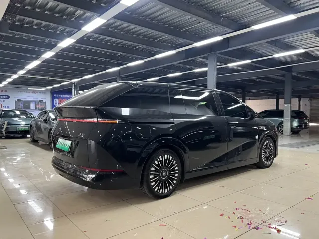 XPeng XPeng X9 2026 Model Extended Range Base Version — Фото автомобиля 8
