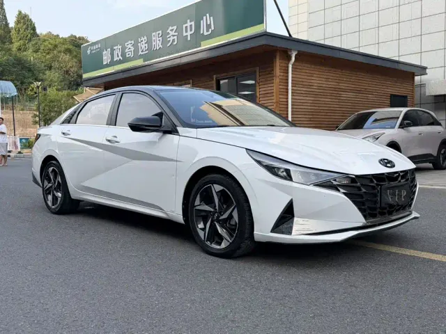 Hyundai Elantra — Фото автомобиля 3
