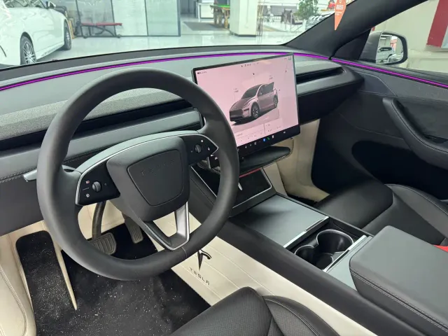 Tesla Model Y L — Фото автомобиля 6