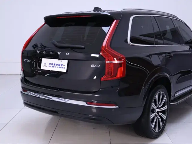 Volvo XC90 — Фото автомобиля 8