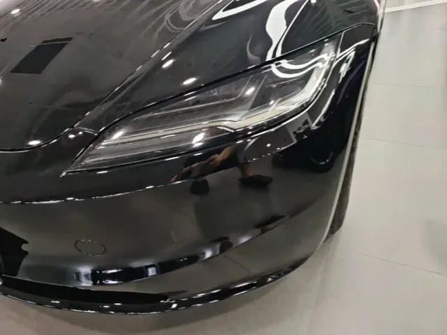 Tesla Model 3 — Фото автомобиля 23