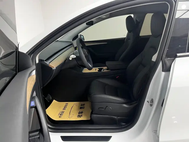 Tesla Model Y — Фото автомобиля 15