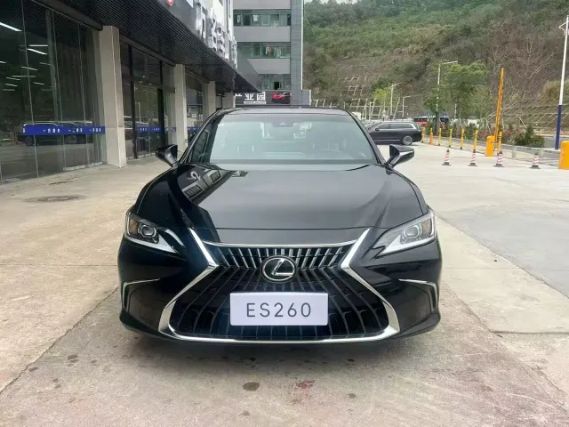 Lexus ES — Фото автомобиля 2