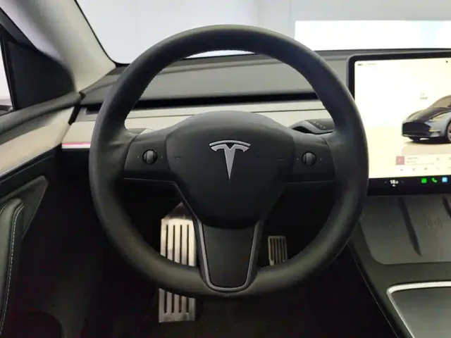 Tesla Model Y — Фото автомобиля 15