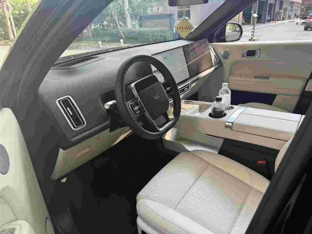 Li Auto L9 — Фото автомобиля 10