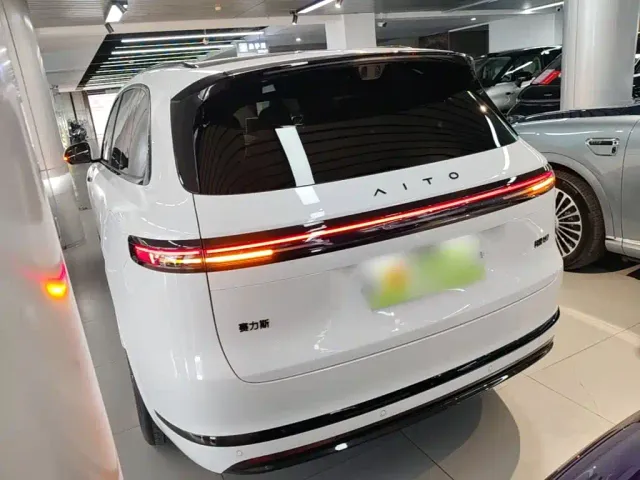 Aito M7 — Фото автомобиля 4