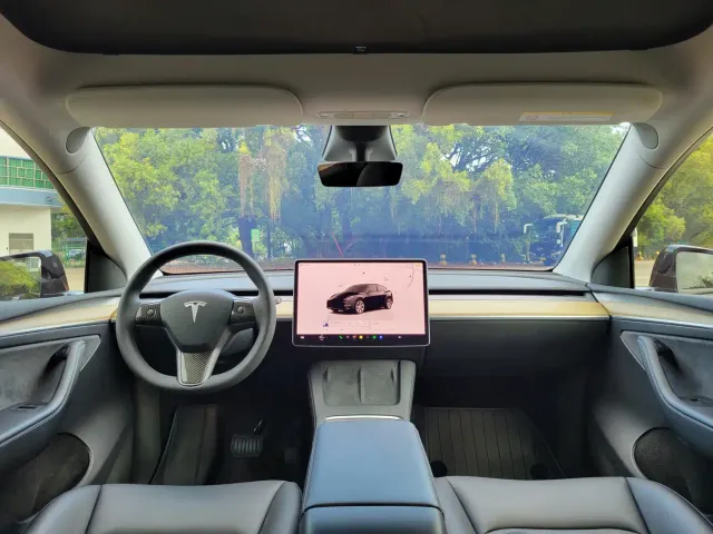 Tesla Model Y — Фото автомобиля 18