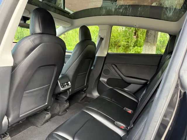 Tesla Model Y — Фото автомобиля 13