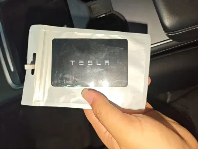 Tesla Model 3 — Фото автомобиля 8