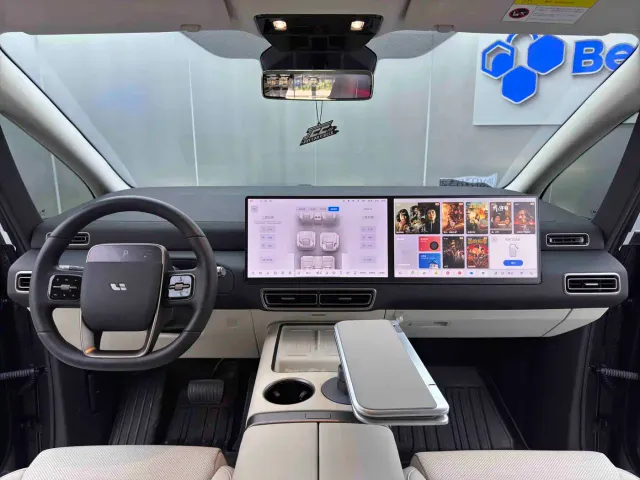 Li Auto MEGA — Фото автомобиля 12