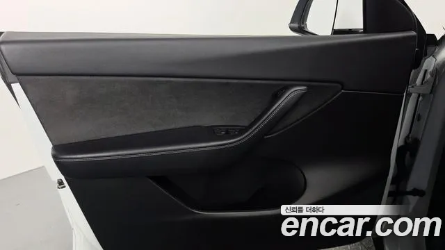 Tesla Model Y — Фото автомобиля 24