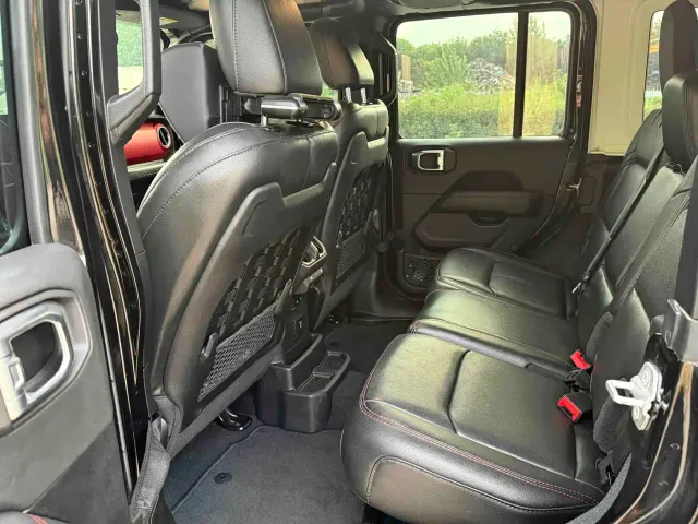 Jeep Wrangler — Фото автомобиля 13