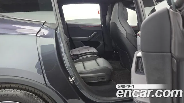 Tesla Model Y — Фото автомобиля 17