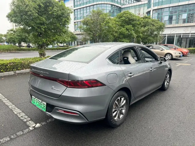 BYD Qin PLUS — Фото автомобиля 5