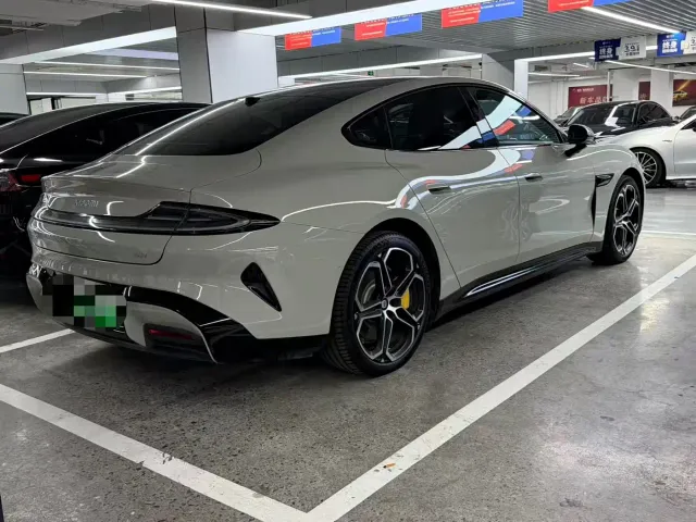 Xiaomi SU7 — Фото автомобиля 13