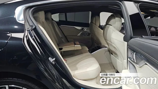 BMW 8 Series G15 — Фото автомобиля 11