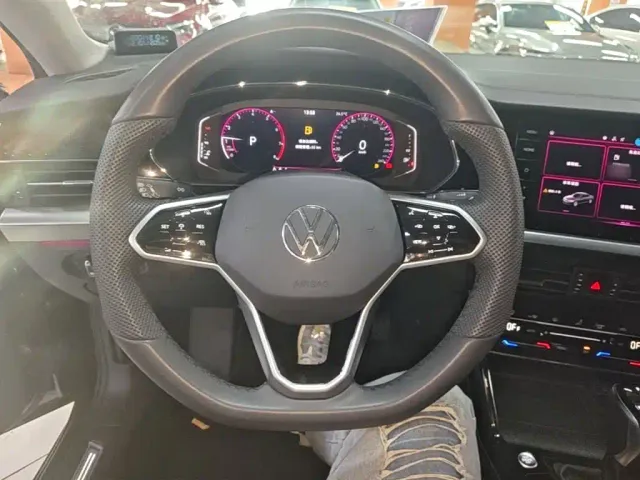 Volkswagen Passat — Фото автомобиля 10