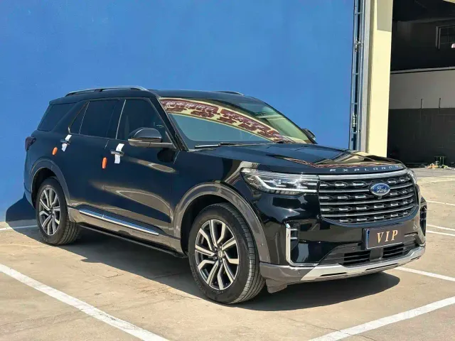 Ford Explorer — Фото автомобиля 3