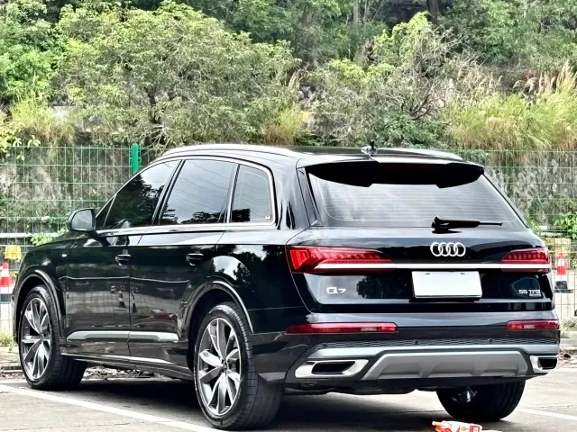Audi Q7 — Фото автомобиля 24