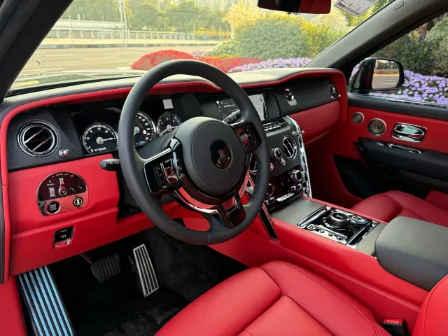 Rolls-Royce Cullinan — Фото автомобиля 2