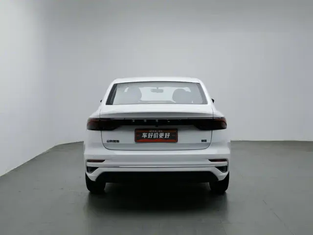 Geely Emgrand — Фото автомобиля 4