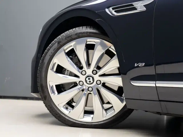 Bentley Flying Spur — Фото автомобиля 6