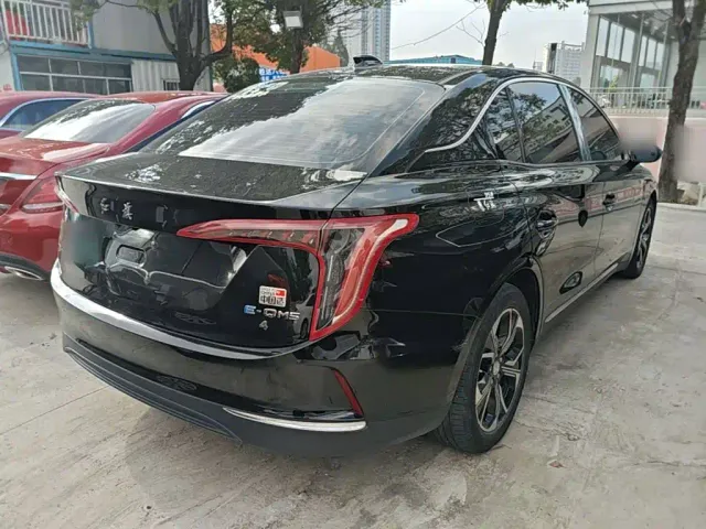 Hongqi E-QM5 — Фото автомобиля 6
