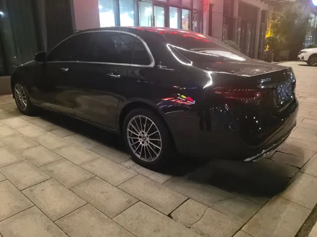 Mercedes-Benz E-Class — Фото автомобиля 4