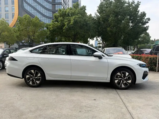 Volkswagen Sagitar — Фото автомобиля 7