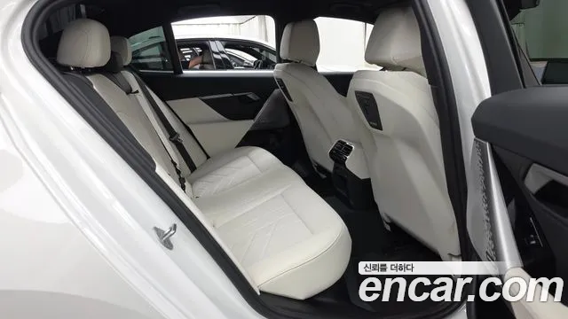 BMW 5 Series G60 — Фото автомобиля 12